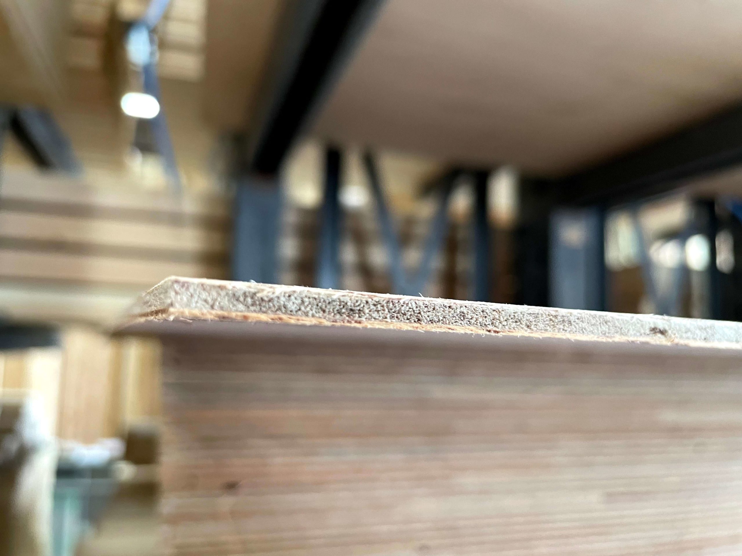 横から見たベニヤ板