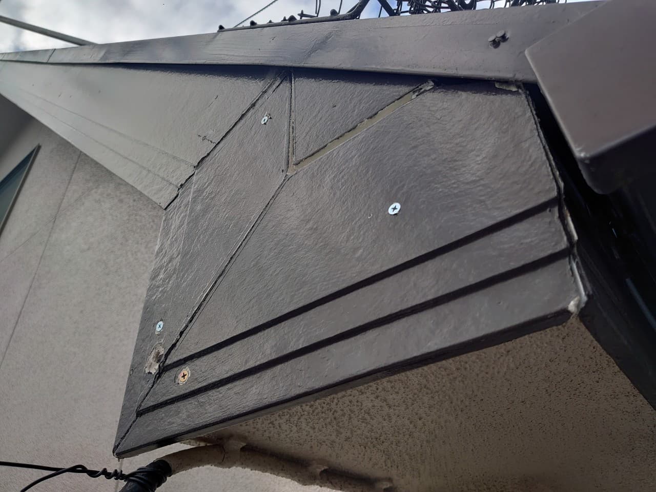 さいたま市 T様 破風板部分補修工事施工中