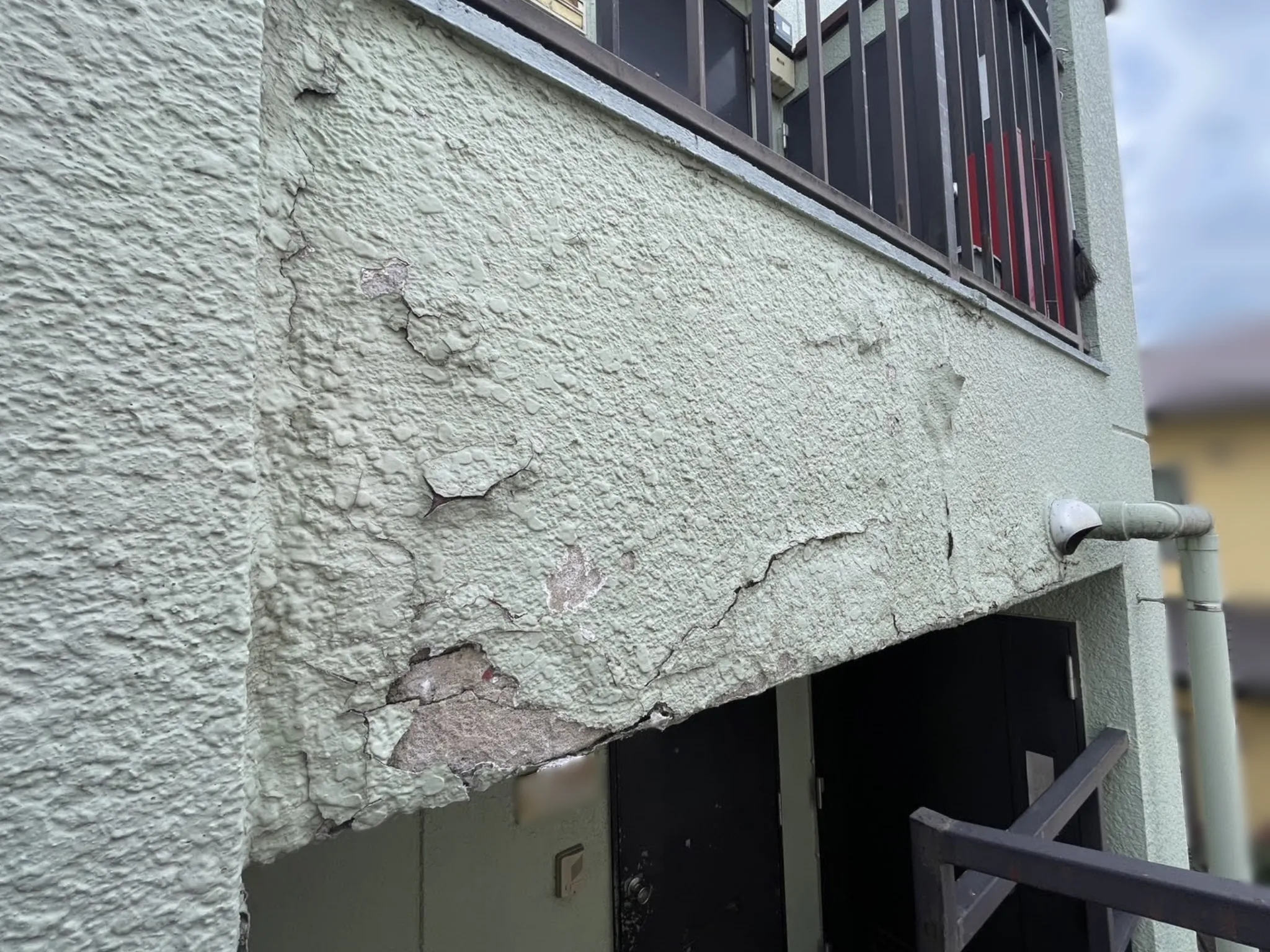 ALCの浮き・剥がれ